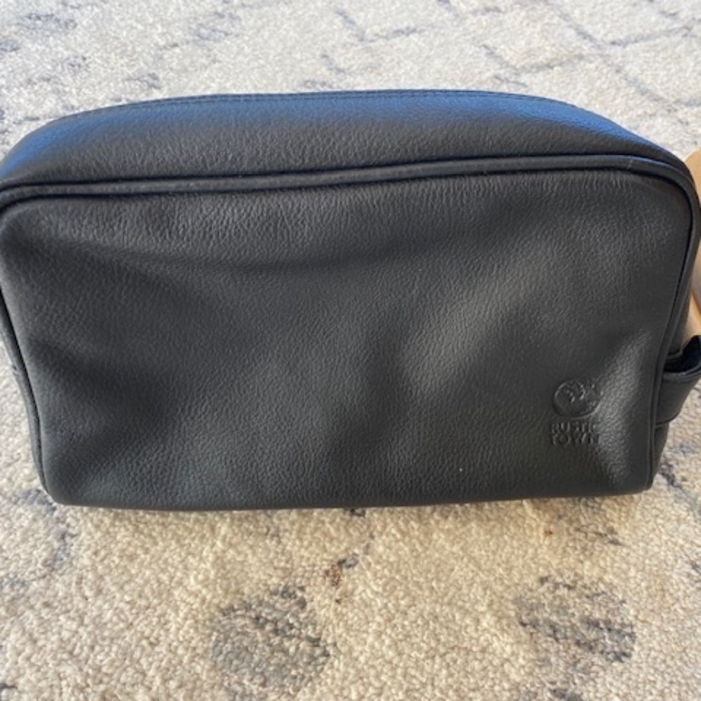 NWOT RUSTIC TOWN Johnny Leather Travel Toiletry Bag